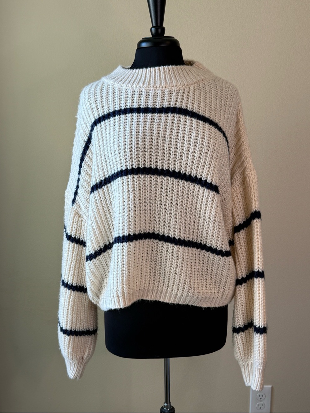 HYFVE Sweater Size Large Striped Cream Navy Shaker Knit - Picture 14 of 14